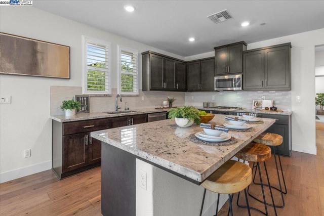 5700 Greige Cir, Dublin CA: https://media.crmls.org/mediaz/b5e0b022-a9d5-4459-a49d-94f2720790a6.jpg