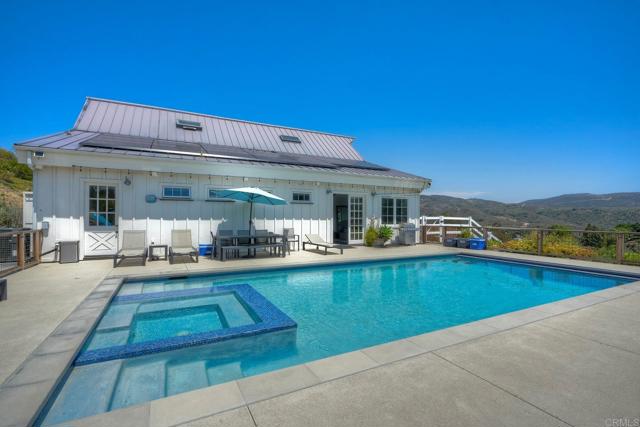 7702 Camino Sereno, Escondido CA: https://media.crmls.org/mediaz/b5e1028c-3ebb-4481-851c-9e8c0e1fe408.jpg