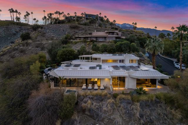 3295 Tiger Tail Lane, Palm Springs CA: https://media.crmls.org/mediaz/b5e13bca-db2d-4818-bf35-52ac7ea6a98b.jpg