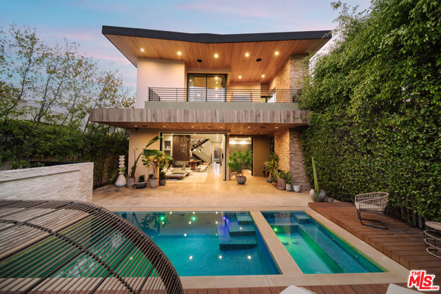 366 Huntley Drive, West Hollywood CA: https://media.crmls.org/mediaz/b5e155de-15a2-4da3-b81c-ff4d914ebf4d.jpg