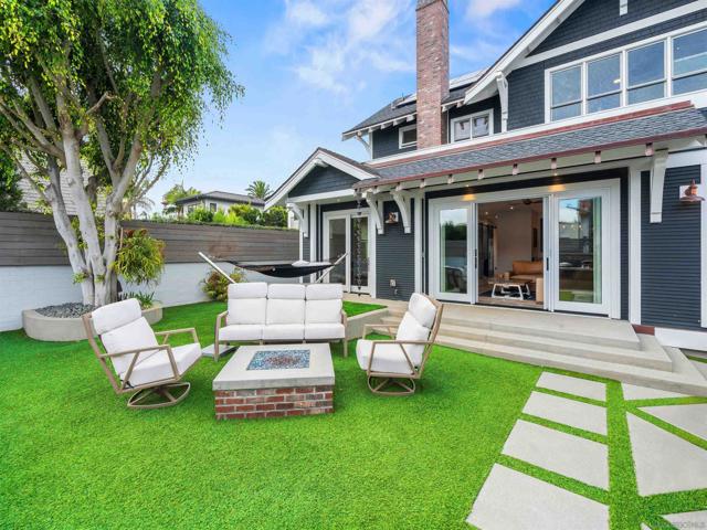 1027 G Ave, Coronado CA: https://media.crmls.org/mediaz/b5e1b571-55bc-401b-95d3-9e148760842e.jpg