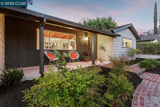 25 Whitehall Dr, Orinda CA: https://media.crmls.org/mediaz/b5e1d7ba-486b-4e0c-a98d-f20785251618.jpg