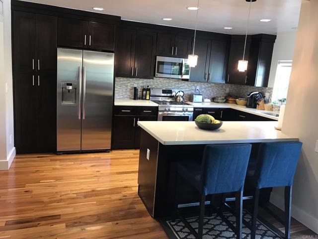 Detail Gallery Image 10 of 56 For 6860 Whitaker Ave, Lake Balboa,  CA 91406 - 3 Beds | 2 Baths