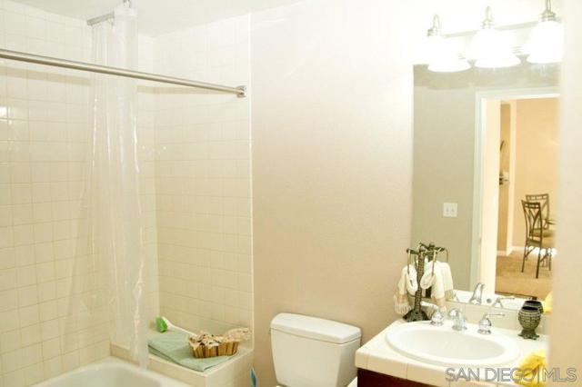 530 K St, San Diego CA: https://media.crmls.org/mediaz/b5e20242-2d24-4e8a-8a19-08376b101f66.jpg