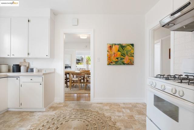 1814 Carleton ST, Berkeley CA: https://media.crmls.org/mediaz/b5e26d55-080a-459b-ad18-089dee48bb5d.jpg