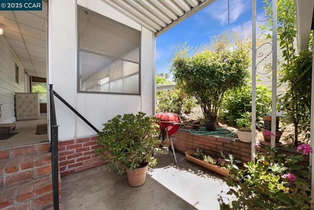2019 Dalis Drive, Concord CA: https://media.crmls.org/mediaz/b5e27497-4584-48bd-88e8-98f8c781cee8.jpg