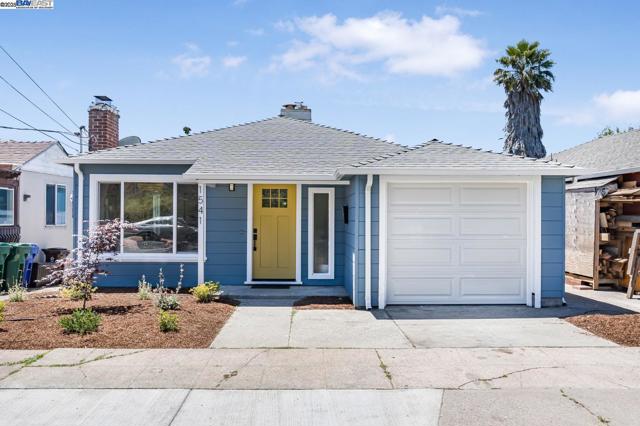 1541 Merced Street, Richmond CA: https://media.crmls.org/mediaz/b5e31bd9-dd55-4287-af94-c0f0c26d040c.jpg