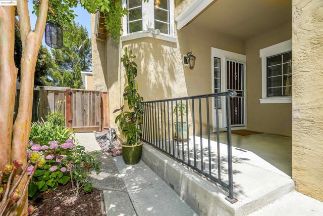 44765 Lynx Dr, Fremont CA: https://media.crmls.org/mediaz/b5e388cc-00e1-4101-978f-709018b0eb9d.jpg