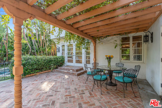 221 S Beverly Glen Boulevard, Los Angeles CA: https://media.crmls.org/mediaz/b5e3a722-5424-4e8c-815f-1d8460118fd8.jpg