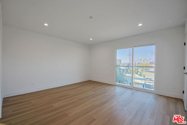 1636 Longwood Avenue, Los Angeles CA: https://media.crmls.org/mediaz/b5e3e765-51b4-4c81-a484-f93e24ec1479.jpg
