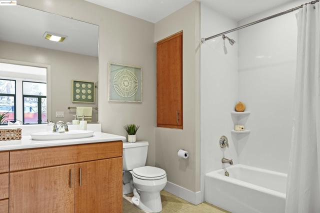 438 W Grand Ave, Oakland CA: https://media.crmls.org/mediaz/b5e48782-c223-48c5-a6a1-525990e24a6b.jpg