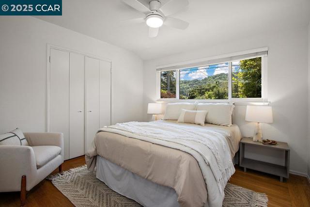 1 Aspinwall Ct, Orinda CA: https://media.crmls.org/mediaz/b5e55691-70c0-4288-9adb-4c8eb78e7306.jpg