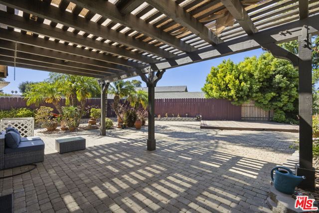 6005 Hackers Lane, Agoura Hills CA: https://media.crmls.org/mediaz/b5e5a3ea-53a9-4ca4-91a8-ec77b54209ee.jpg