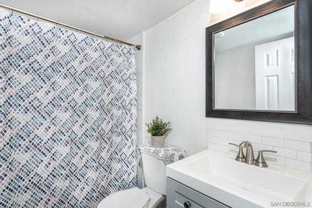 4164 Cherokee Ave, San Diego CA: https://media.crmls.org/mediaz/b5e5dfff-1cec-49c9-9061-6b1731c9482e.jpg