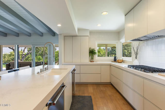 3608 Hampstead Road, La Canada Flintridge CA: https://media.crmls.org/mediaz/b5e6f8d6-cd87-4633-bb54-1dd7ee124bc3.jpg