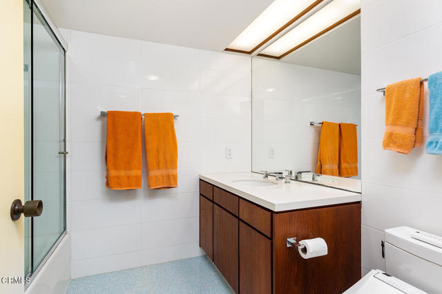 1055 Sherwood Road, San Marino CA: https://media.crmls.org/mediaz/b5e71e79-1b7b-4316-afa7-e60e46bbbe46.jpg