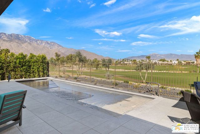 4321 Lumina Way, Palm Springs CA: https://media.crmls.org/mediaz/b5e72153-3115-4b7a-87e8-123b23525db2.jpg