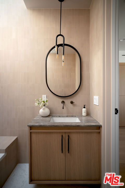 6671 Colgate Avenue, Los Angeles CA: https://media.crmls.org/mediaz/b5e73d75-1ff7-4169-8ba9-c0a040d51838.jpg
