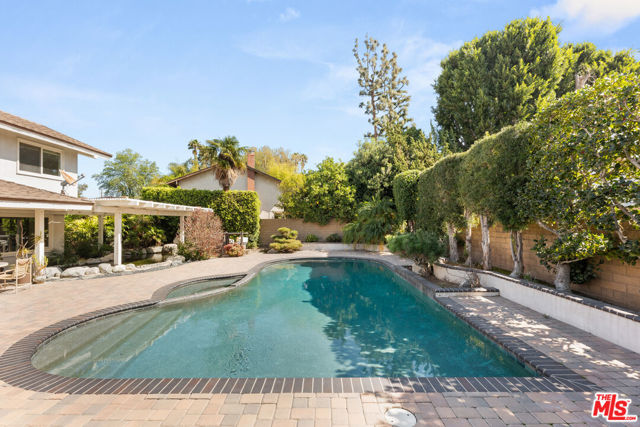 17992 Huntington Circle, Villa Park CA: https://media.crmls.org/mediaz/b5e753af-f8f2-4201-b580-f42ffc1341d5.jpg