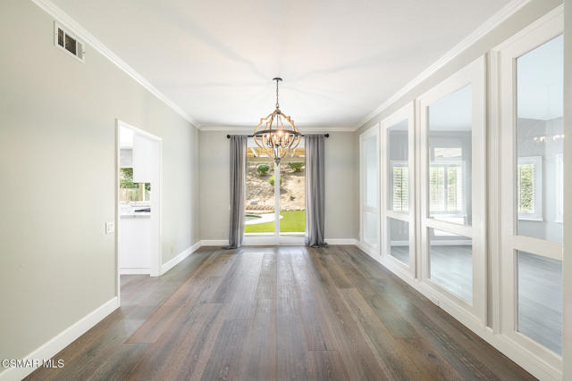 11554 Chestnut Ridge Street, Moorpark CA: https://media.crmls.org/mediaz/b5e77a50-9144-47d9-86cd-05984e75f802.jpg