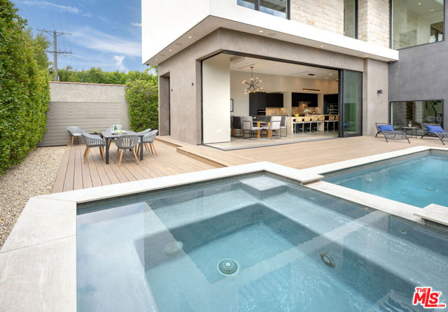 8356 W 4th Street, Los Angeles CA: https://media.crmls.org/mediaz/b5e8cf94-625e-4614-ada6-c0935bf32a58.jpg