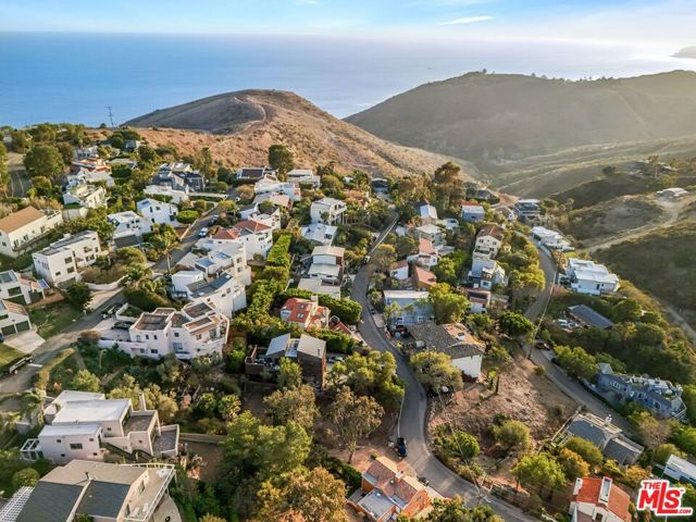 2880 Searidge Street, Malibu CA: https://media.crmls.org/mediaz/b5e9615c-3a59-40e8-af54-cef27cc3134d.jpg