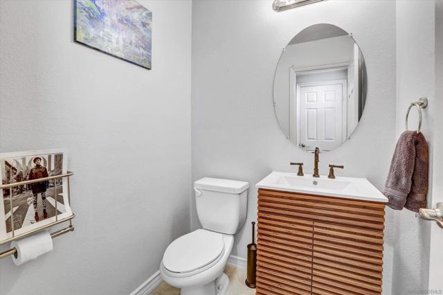 2816 Weeping Willow Rd, Chula Vista CA: https://media.crmls.org/mediaz/b5e9b6d6-dbba-49dd-8492-dd6e025a356d.jpg