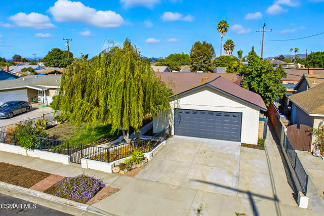 1088 Durkin Street, Camarillo CA: https://media.crmls.org/mediaz/b5ea381d-1668-4337-9e84-43d3f6c96f4b.jpg