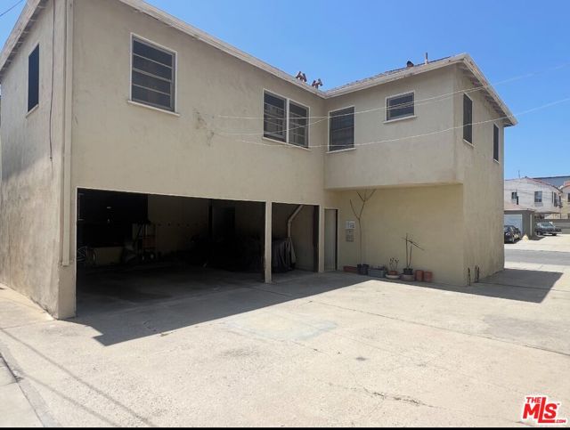 8686 W Olympic Boulevard, Los Angeles CA: https://media.crmls.org/mediaz/b5ead801-e1b5-4775-974a-aa436f69de7f.jpg