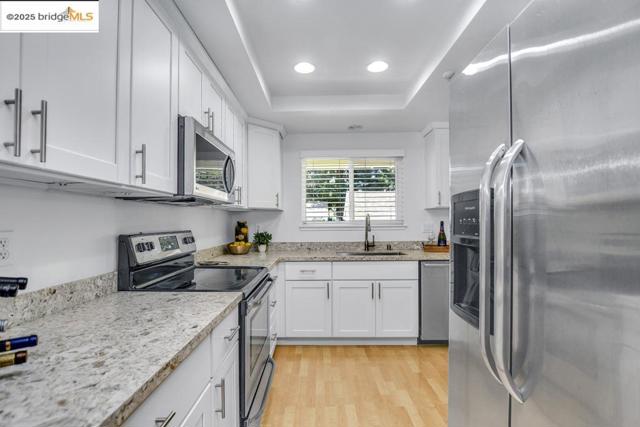2587 Oak Rd, Walnut Creek CA: https://media.crmls.org/mediaz/b5eb3a75-184e-4c4d-a208-8779c1bc8cfa.jpg