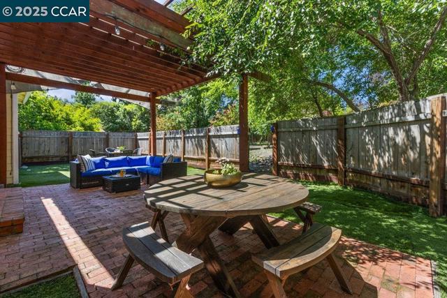 66 Del Hambre Cir, Walnut Creek CA: https://media.crmls.org/mediaz/b5eb50b8-eb97-4395-8c59-17c05f24df7b.jpg