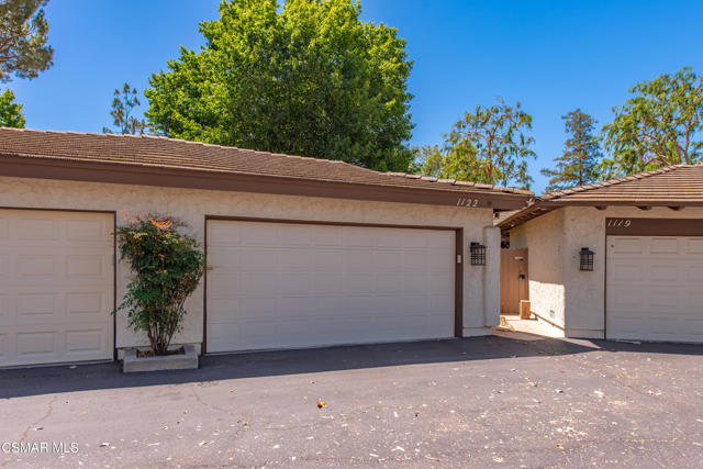 1122 Canterford Circle, Westlake Village CA: https://media.crmls.org/mediaz/b5ebd8c5-0562-40fe-838a-cd163b2e9c5e.jpg