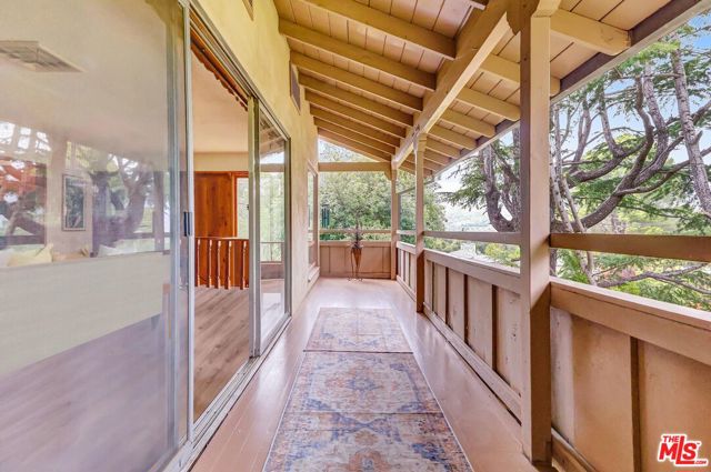 7951 Glenties Lane, Sunland CA: https://media.crmls.org/mediaz/b5ebdf4c-45a8-4ecd-ba01-b6f444e80e33.jpg