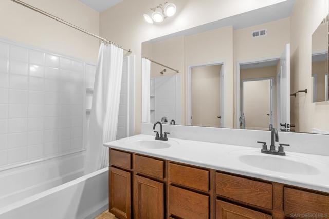 17071 Calle Trevino, San Diego CA: https://media.crmls.org/mediaz/b5ec6b81-f1e0-4ee6-8045-b9e114a5a394.jpg