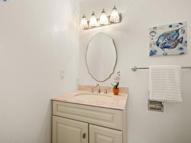 425 Lexington Dr, Vallejo CA: https://media.crmls.org/mediaz/b5ecbaa3-405f-4fd6-90d7-51cb871ade58.jpg