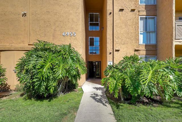 6955 Alvarado Rd, San Diego CA: https://media.crmls.org/mediaz/b5ecd25c-f7ad-45b6-89cd-115974435479.jpg