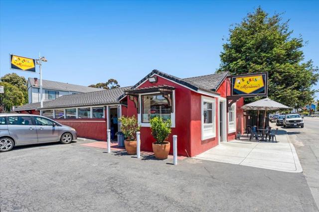 435 Coates Drive, Aptos CA: https://media.crmls.org/mediaz/b5ecd5ba-8a22-42e0-9d90-93e443edf660.jpg