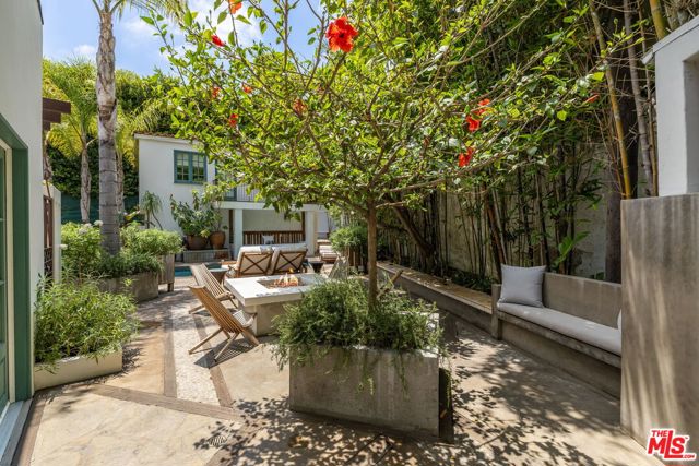 8249 Marmont Lane, Los Angeles CA: https://media.crmls.org/mediaz/b5edd940-bcdf-4637-9358-4c78acb23e20.jpg