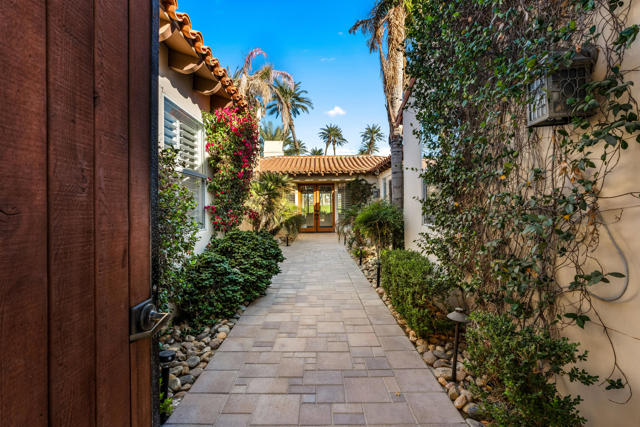 56648 Palms Drive, La Quinta CA: https://media.crmls.org/mediaz/b5eddd75-37cd-41fd-9cad-3427d9e4ace6.jpg