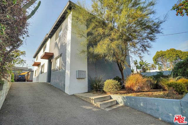 901 Rosemont Avenue, Los Angeles CA: https://media.crmls.org/mediaz/b5ede0a4-129e-4b08-a423-20de8df75605.jpg