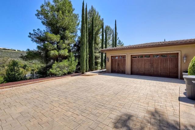 11558 Creek Road, Poway CA: https://media.crmls.org/mediaz/b5edf126-cc75-4e80-81dd-245121e627c9.jpg