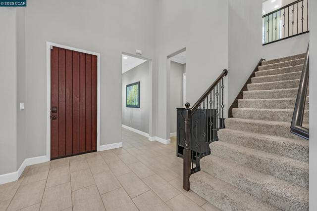 5057 Volterra Ct, Dublin CA: https://media.crmls.org/mediaz/b5eec172-3ae8-4eb9-9554-542570215bfd.jpg