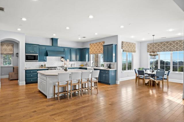3401 Adams Run, Encinitas CA: https://media.crmls.org/mediaz/b5eed6a5-4b40-4583-bb0d-6a9f2a0ba279.jpg