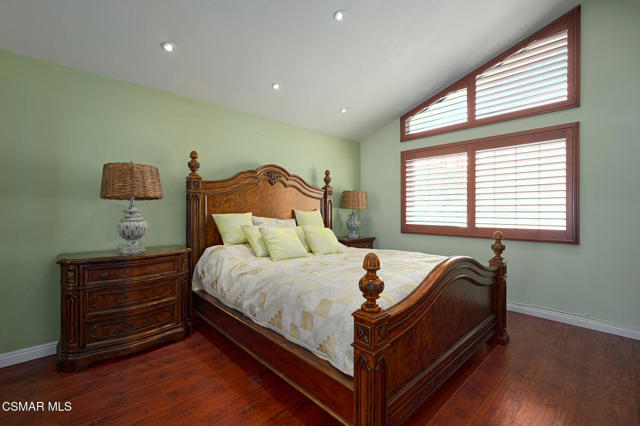 1568 Aspenwall Road, Westlake Village CA: https://media.crmls.org/mediaz/b5eedc85-7681-4dfb-9671-3313cb0c68a2.jpg