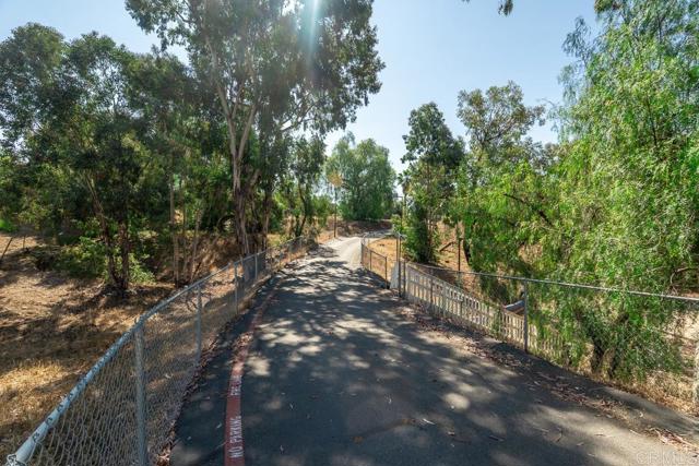 9780 Dunbar Ln Lane, El Cajon CA: https://media.crmls.org/mediaz/b5eeed5d-31bf-43a1-8bac-879787c4f437.jpg