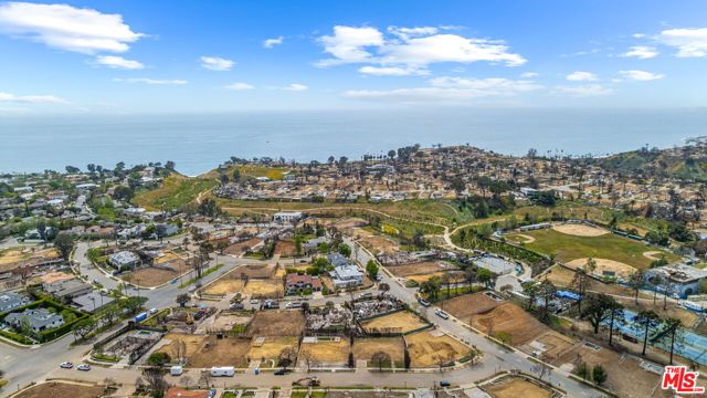 741 Chapala Drive, Pacific Palisades CA: https://media.crmls.org/mediaz/b5ef0819-527c-406c-a641-f1bbafbf1bb3.jpg