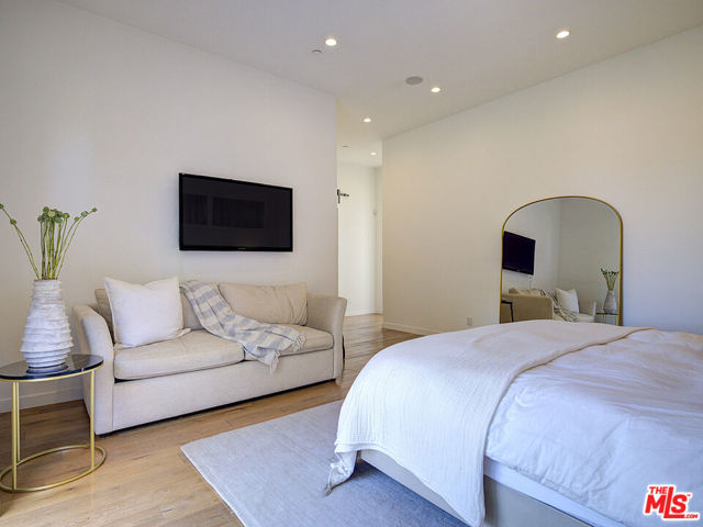 11954 Lucile Street, Culver City CA: https://media.crmls.org/mediaz/b5ef99cd-762b-47a9-b3ae-88fc91cfadfc.jpg