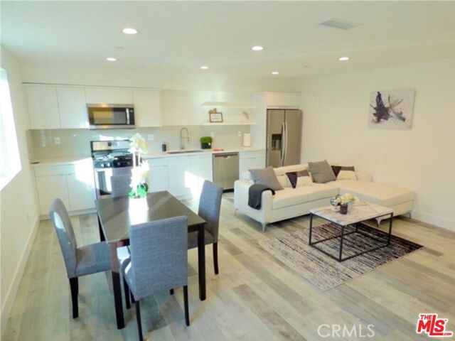 1113 Carmona Avenue, Los Angeles CA: https://media.crmls.org/mediaz/b5efcc87-d2ee-406b-b10a-22d1deb3f7ea.jpg