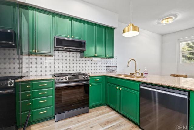 Detail Gallery Image 4 of 39 For 1345 Santa Diana Rd #2,  Chula Vista,  CA 91913 - 4 Beds | 3/1 Baths