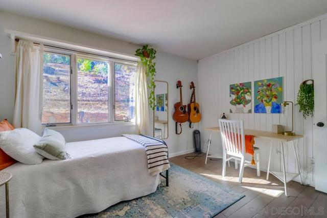 9740 Nutby Ln, Escondido CA: https://media.crmls.org/mediaz/b5f0152f-896c-475d-b2be-8e3752e689a0.jpg